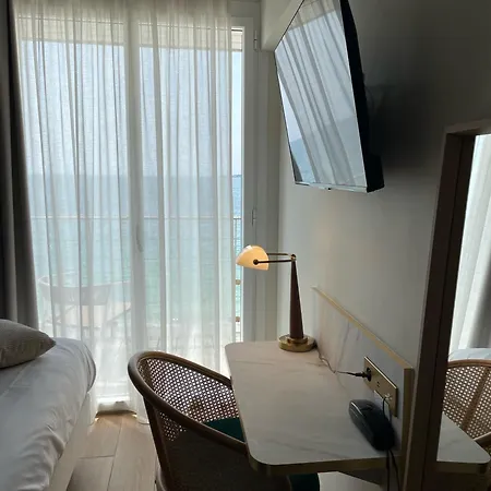 Les Sables Blancs 4* Конкарно